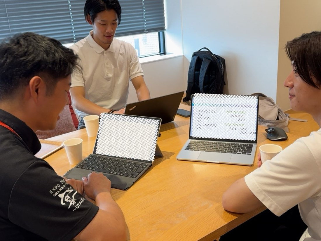 研修後、現場の疑問に一つひとつ向き合うdigitiveスタッフの様子