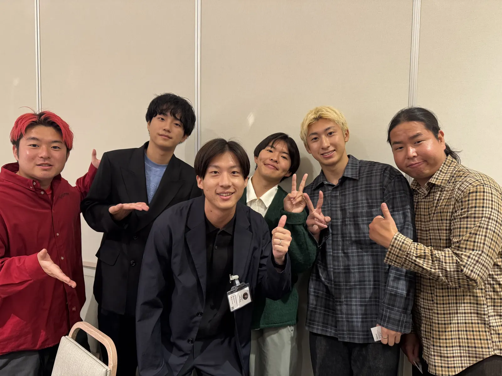 6人で並んで撮った集合写真